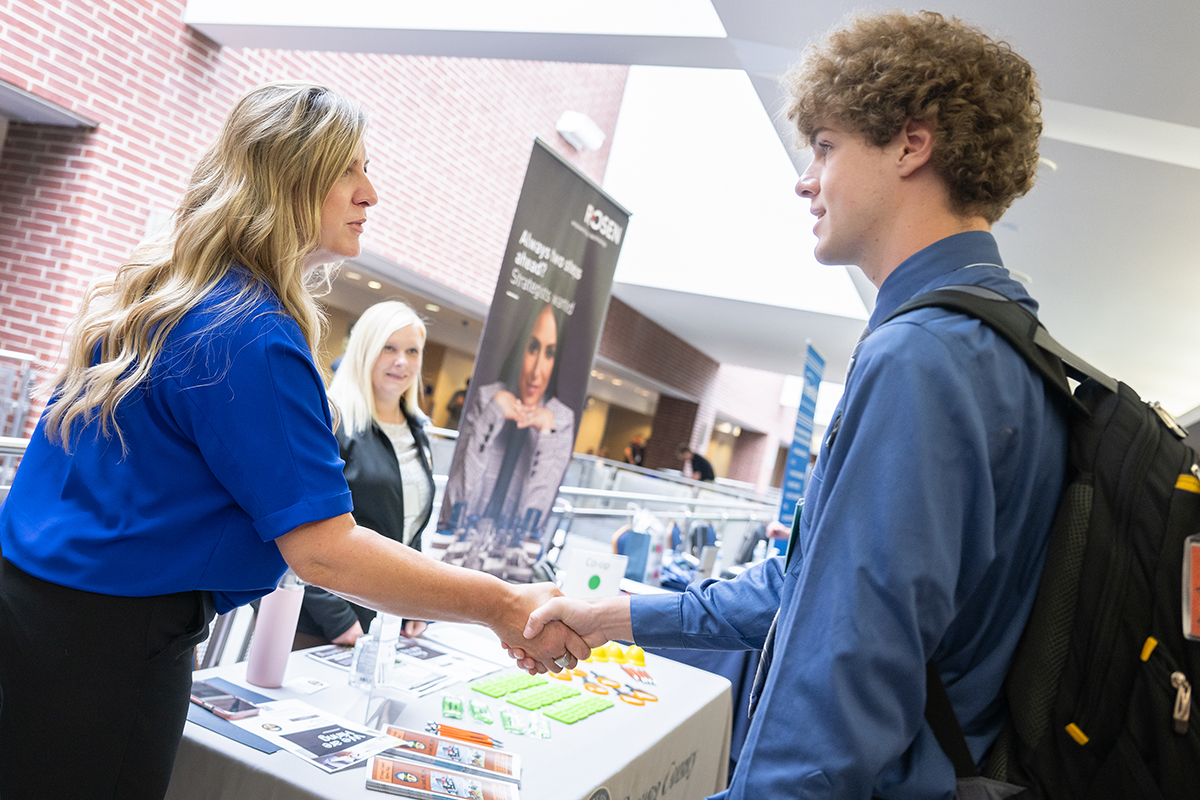 UA students at the fall CEPS Career Fair.