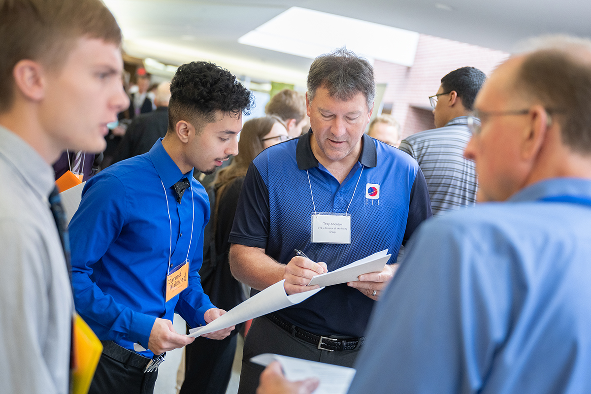 UA students at the fall CEPS Career Fair.