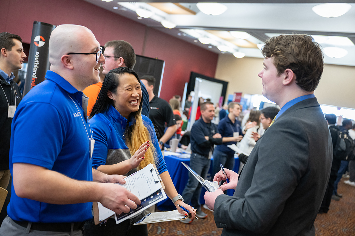 UA students at the spring CEPS Career Fair.